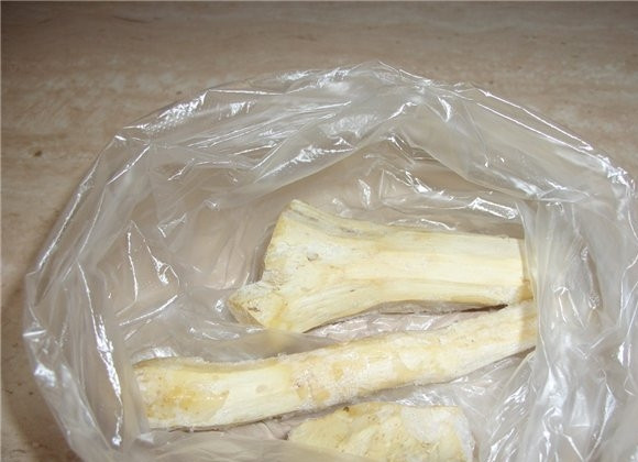 1. Этап. Хрен со свеклой: Хрен вымыть, почистить.