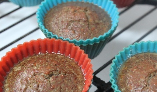 1. Этап. Закусочный кексы Красная шапочка: Духовка разогрета на 180 градусов. Выпекать 15 минут.