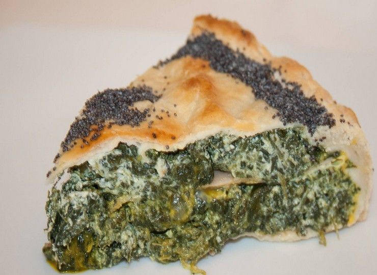 1. Этап. Пасхальный пирог со шпинатом и рикоттой: 6. Подайте пасхальный пирог со шпинатом и рикоттой теплым или холодным. Приятного аппетита!