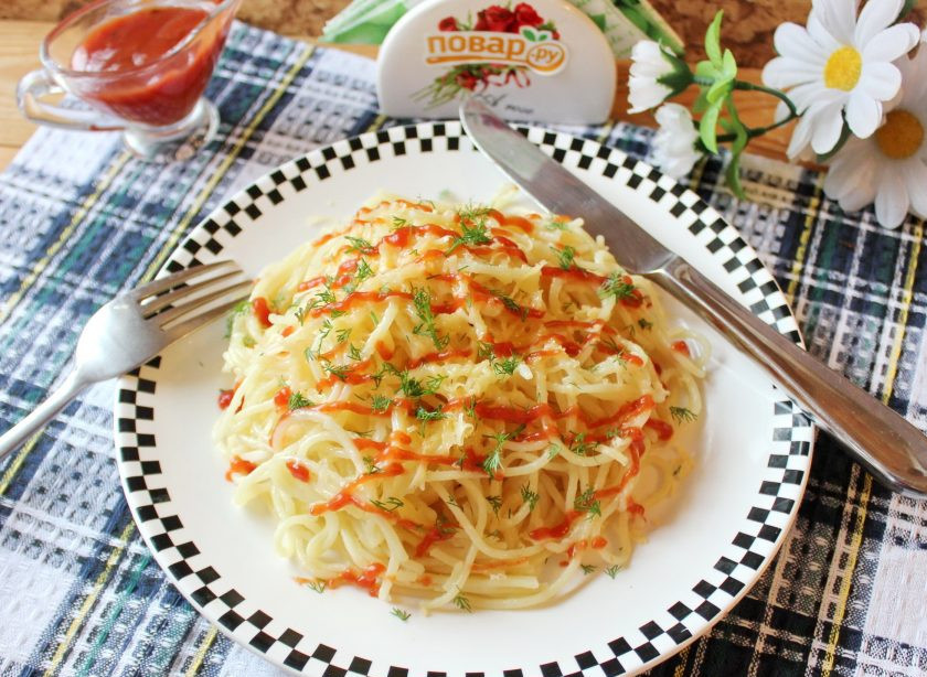 1. Этап. Спагетти с кетчупом: Спагетти с кетчупом готовы. Подавайте к столу в горячем виде. Приятного аппетита!