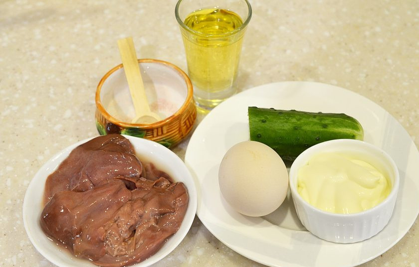 1. Этап. Салат из гусиной печени: Подготовьте ингредиенты.