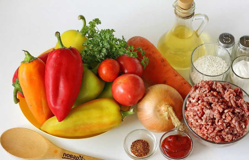 1. Этап. Фаршированные перцы с фаршем и помидорами: Подготовьте все ингредиенты.