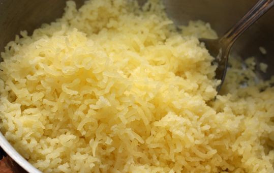 1. Этап. Пюре из свеклы: Пропускаем картофель через картофельный пресс или размешиваем в блендере или вручную.