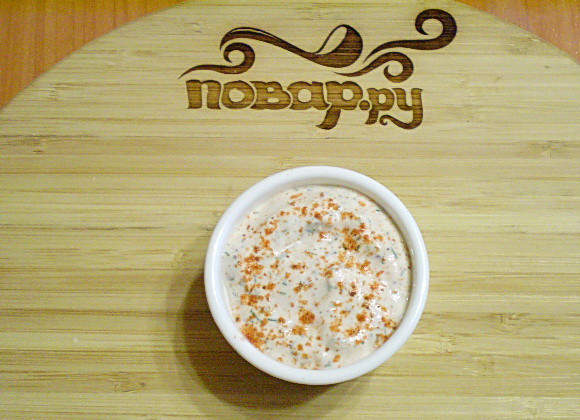 1. Этап. Соус из паприки острый: 6. Добавляем по желанию ложку оливкового масла, украшаем щепоткой паприки и подаем к столу.