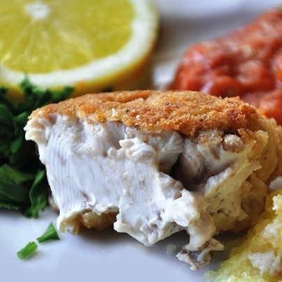 1. Этап. Панированные мозги: Подаем с картофельным пюре, овощами и любимым соусом. Приятного аппетита!