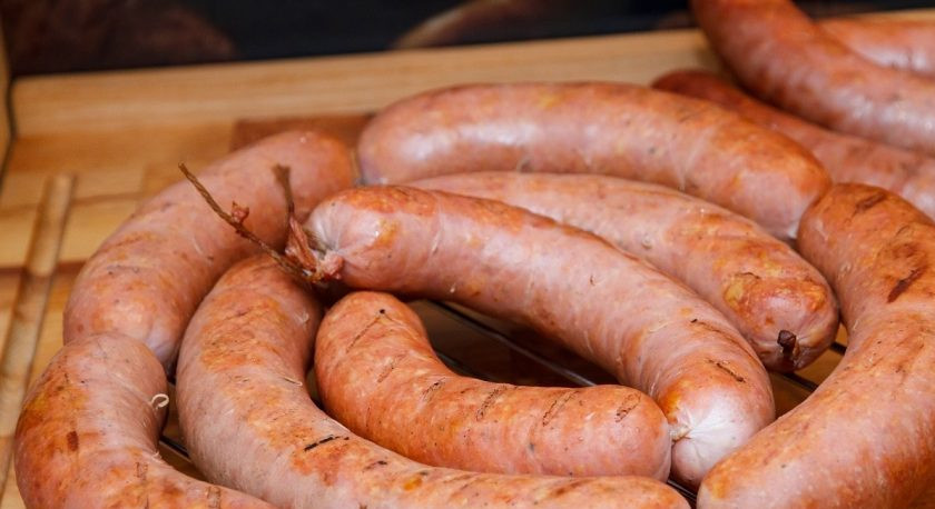 1. Этап. Австрийские сосиски: 9. Готовые колбаски достаньте из духовки и остудите на решетке.