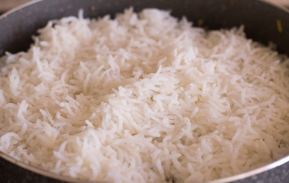 1. Этап. Рис с грибами: 6. Выложите рис к грибам.
