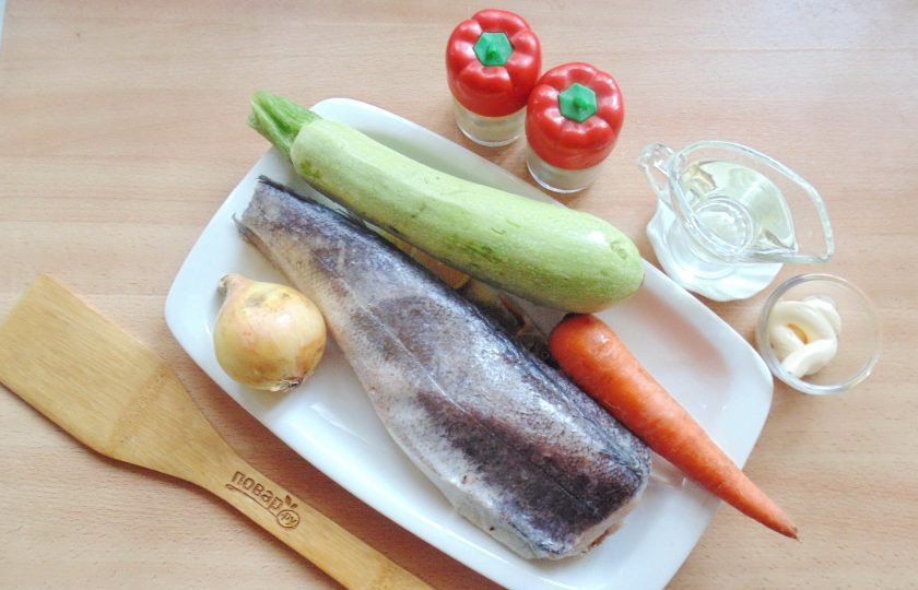 1. Этап. Хек с кабачками в духовке: Подготовьте ингредиенты для приготовления хека с кабачком в духовке.