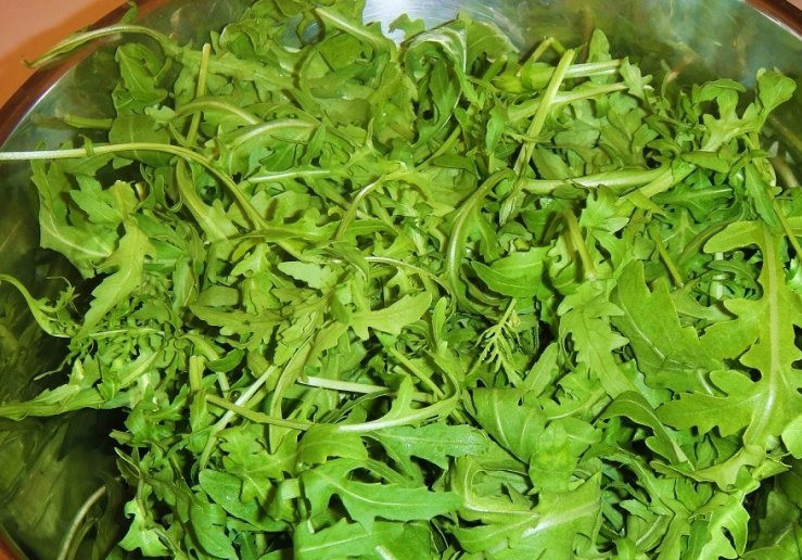 1. Этап. Крем-суп из рукколы: Рукколу хорошо промываем.