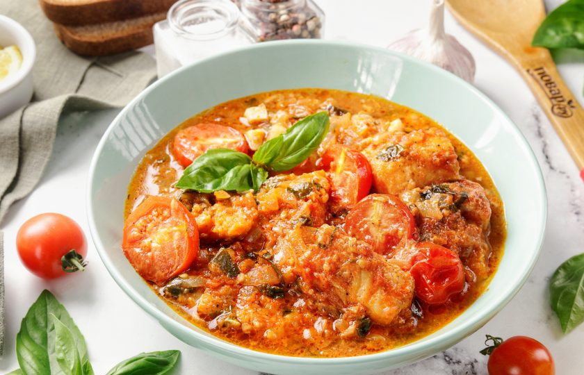 1. Этап. Треска, запеченная под соусом: Можете подать самостоятельно со свежим пористым хлебом или с любым гарниром. Прекрасным сочетанием станет рис или картофельное пюре. Приятного аппетита!