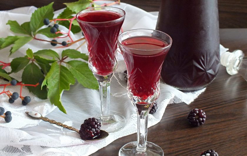 1. Этап. Ликер из ежевики: Вкусного вам напитка!