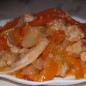 Мясо по-китайски в кисло-сладком соусе Куриное филе разрезать вдоль, чтобы получились 2 тонкие пластины мяса. Нарезать каждую из них на тонкие полоски. Заправить курицу соевым соусом и мелко натертым имбирем. Отправить в холодильник мариноваться. Лук разрезать пополам. Нарезать на тонкие полукольца. Сельдерей разрезать вдоль. Порезать не небольшие кусочки. Болгарский перец очистить от сердцевины. Нарезать тонкой соломкой. Морковь также нарезать тонкой соломкой. К этому времени наше мясо уже достаточно замариновалось. Перемешать его с крахмалом (лучше всего использовать кукурузный). Готовим кляр: яйца смешать с мукой. Довести до однородности. Перемешать мясо в кляре. Обжарить на среднем огне до немного золотистой корочки. В глубокой сковороде разогреть достаточное количество растительного масла, но и не доводить до фритюрницы. Выложить лук. Как только он схватился температурой, добавить сельдерей. Перемешать. Добавить порезанную соломкой морковь. Перемешать. Добавить соломку из болгарского перца. Перемешать. Тушить овощную смесь на небольшом огне до полуготовности. Пока тушатся овощи, приготовим основной соус. Смешать томатную пасту с ананасовым соком и водой. Добавить сахар. Довести до кипения. Если в сковороду, где у вас тушатся овощи, поместится полностью все мясо, а также недавно приготовленный соус, то продолжайте процесс приготовления в ней же. Если нет, используйте более глубокую емкость, в которую следует переложить овощи. Добавить к ним кусочки ананаса, а также курицу. Аккуратно влить горячий соус. Перемешать. Томить на небольшом огне 10-15 минут. Мясо в кисло-сладком соусе готово! Приятного аппетита! p.s. по желанию, можно заменить куриное мясо на говяжье или свиное.