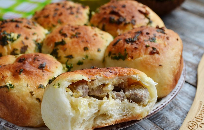 1. Этап. Сырные булочки с мясной начинкой: Угощайтесь!