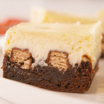 Kit Kat Cheesecake Bars