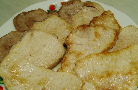 1. Этап. Отбивная с грибами и сыром: 5. Готовые отбивные снять со сковороды и отложить в сторону.