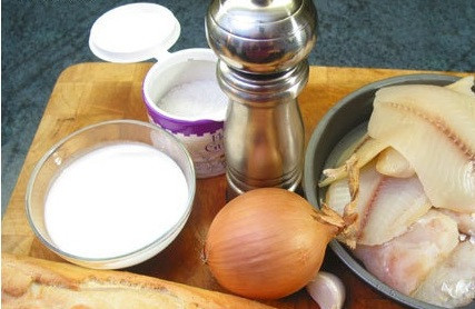 1. Этап. Котлеты рыбные в томатном соусе: 1. Для этого блюда нам потребуются легко доступные продукты. Филе можно брать любой рыбы или использовать уже готовый фарш.