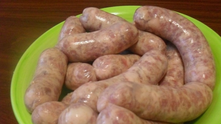 1. Этап. Купаты по-домашнему: Купаты, приготовленные по-домашнему, можно хранить в холодильнике или сразу приготовить.