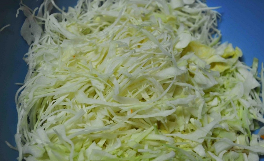 1. Этап. Шаурма в пите: 5. Белокочанную капусту мою и мелко шинкую, обязательно мелко.