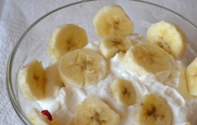 1. Этап. Творожно-банановый десерт: Затем опять выкладываем творожную массу.