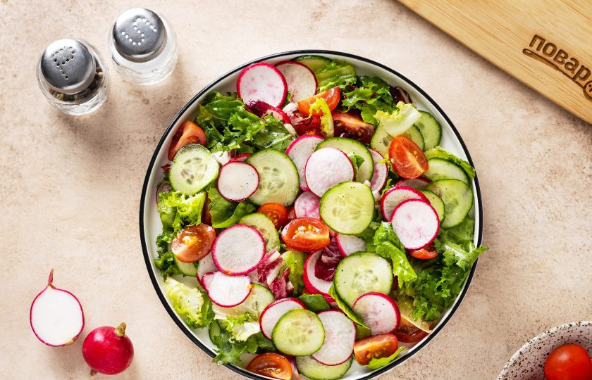 1. Этап. Салат с огурцами, помидорами и редиской: Салат готов, приятного вам аппетита!