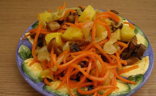 1. Этап. Салат из корейской моркови с грибами: 5. Салатик можно поставить в холодильник на час-два, чтобы он настоялся. Или же можно подавать сразу к столу в порционных тарелочках. Приятного аппетита!