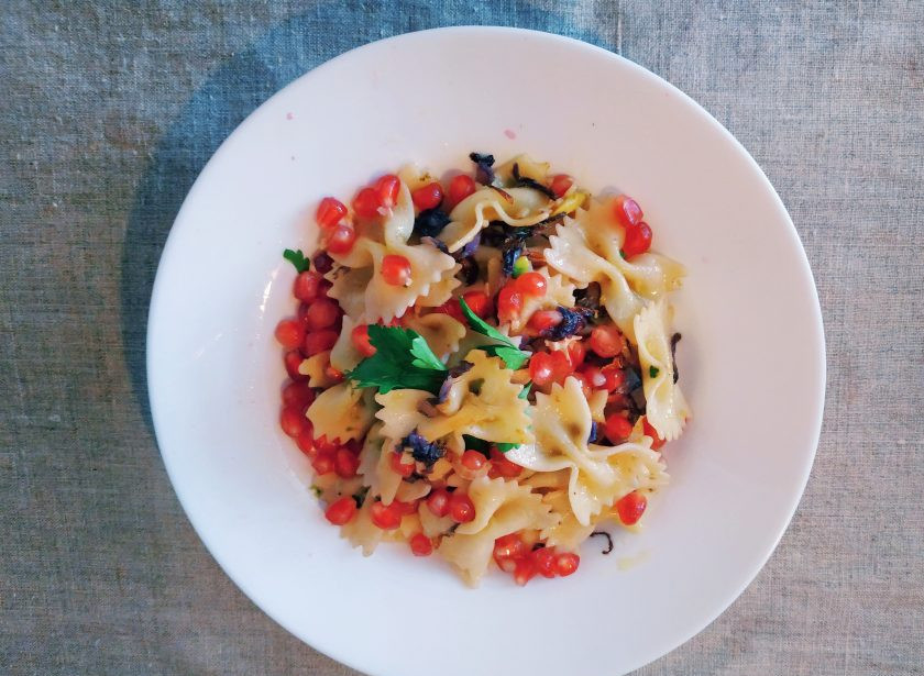 1. Этап. Паста с гранатом: Подавайте к столу горячим.