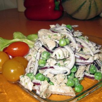 Салат из маринованных кальмаров