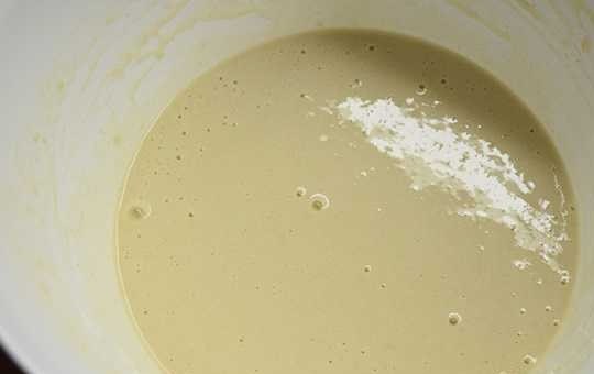 1. Этап. Морковный хлеб: 2. Оставьте полученную смесь под пакетом при комнатной температуре на 2 часа.