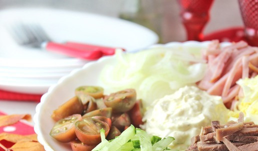 1. Этап. Салат «Тайна Амстердама»: Подать салат «Тайна Амстердама» на стол.