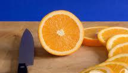 1. Этап. Пунш Летающий остров: 2. Апельсин порезать тонкими ломтиками, но так, чтобы круги остались целыми.