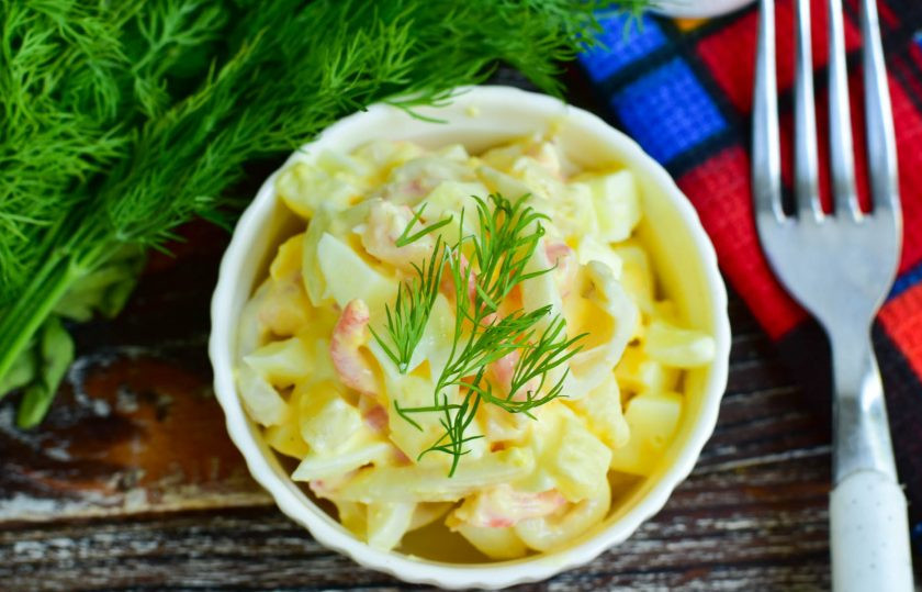 1. Этап. Салат с кальмарами, креветками и ананасами: Салат с креветками, кальмарами и ананасами готов! Приятного аппетита!