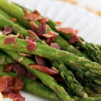 Спаржа с беконом