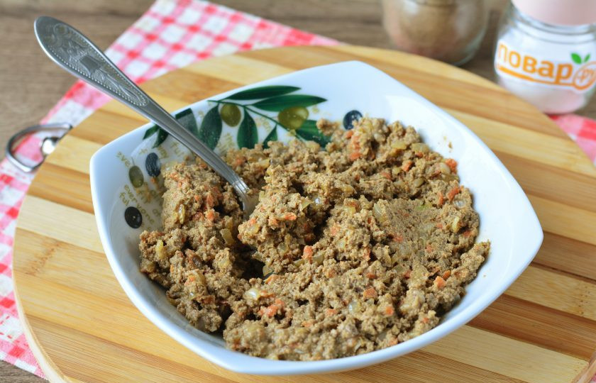 1. Этап. Паштет из телячьей печени: Хорошенько перемешайте и готово.