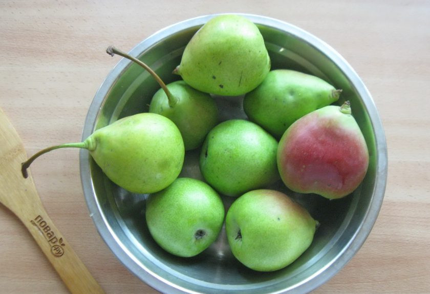 1. Этап. Джем из груши с лимонной кислотой на зиму: Груши хорошо вымойте.