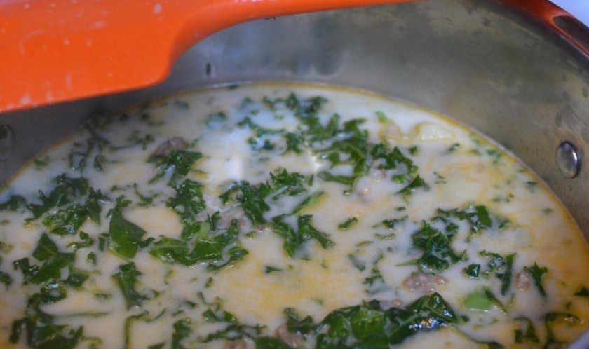 1. Этап. Тосканский суп: Варим до готовности картофеля. Затем выключаем огонь, накрывает кастрюлю крышкой и даем настояться супу.