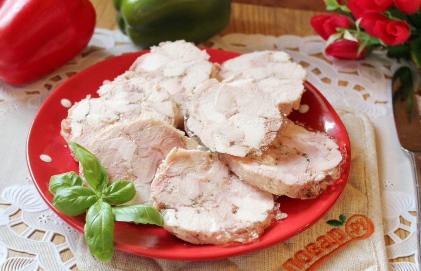 1. Этап. Ветчинная колбаса: Нарежьте ветчинную колбасу и подавайте к столу.