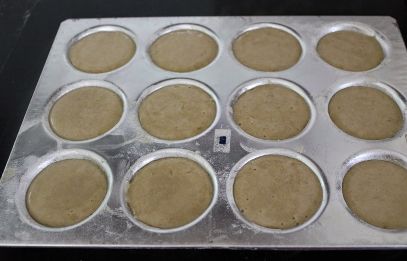 1. Этап. Лимонные маффины: 2. Смешаем и те, и другие ингредиенты между собой, чтобы получить тесто. Затем расфасовываем тесто по формам, запекаем примерно 15 минут при температуре 190 градусов.