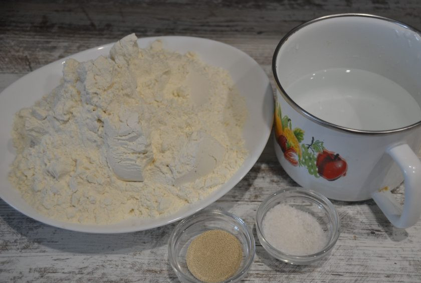 1. Этап. Пшеничный багет: Подготовьте ингредиенты.