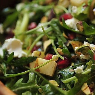 Салат с грушей и сыром