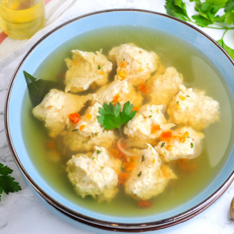 Клецки из куриного филе с луком