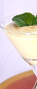 1. Этап. Смузи Солнечный: Разлить по бокалам, украсить мятой и сразу подавать.