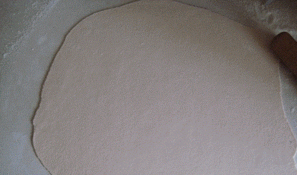 1. Этап. Торт Италия: 4. Тем временем можно заняться приготовлением мастики. Ее необходимо тонко раскатать.