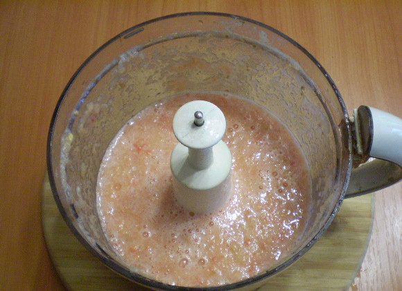 1. Этап. Закатка кабачковой икры на зиму: Измельчаем.