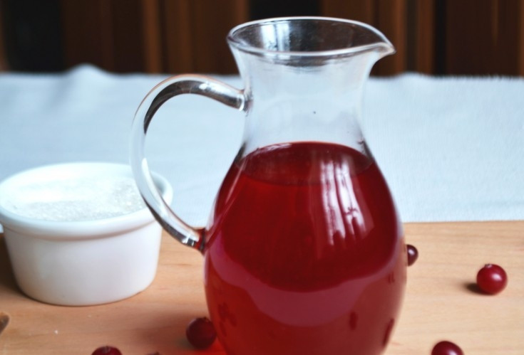 1. Этап. Настойка на клюкве: Добавьте в настойку сахар. Хорошо его перемешайте и оставьте ещё на неделю в тёмном месте. Приятной дегустации!