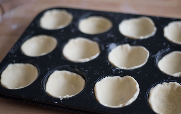 1. Этап. Пастель-де-Ната: 11. И выложите в формочки.