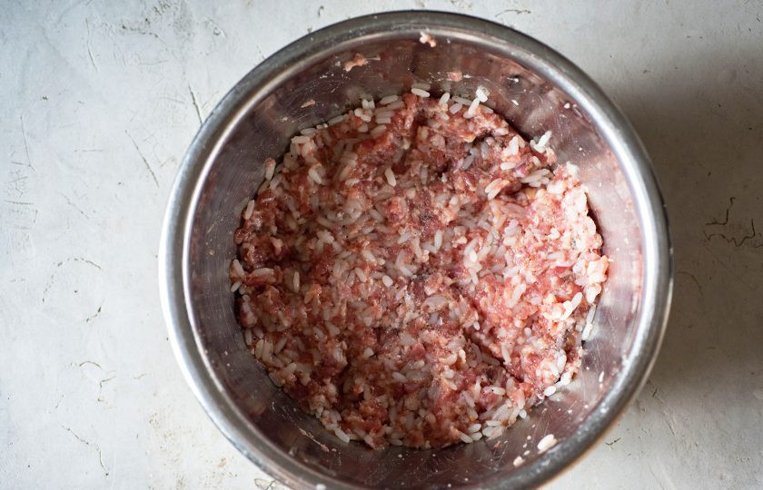 1. Этап. Фаршированные перцы в аэрогриле: Перемешайте все эти ингредиенты до полного соединения.