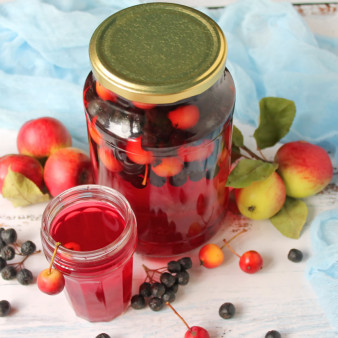 Компот из ранеток и черноплодки