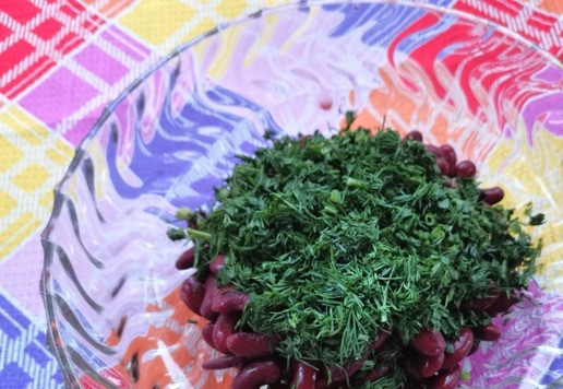 1. Этап. Салат Юбилей: Мелко порубить укроп и