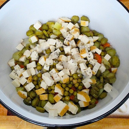 Vegetarian salad Olivier 1. Stage. Vegetarian salad Olivier: Dice smoked cheese, add a little salt and pepper.