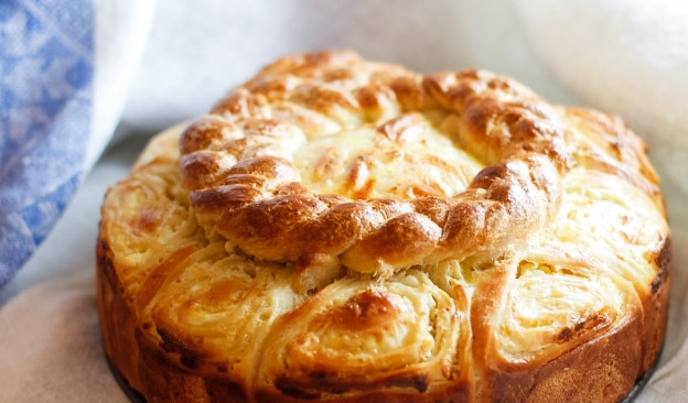 1. Этап. Тутманик: Готовый пирог можно кушать и холодным, но особенно он вкусный пока теплый. Приятного всем аппетита!